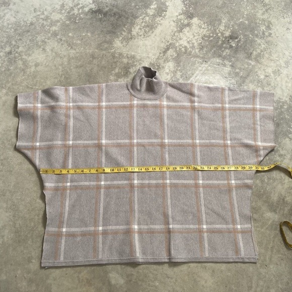 Max Studio Sweater Womens One Size Turtleneck Poncho‎ Plaid Tan Pullover - Picture 2 of 9